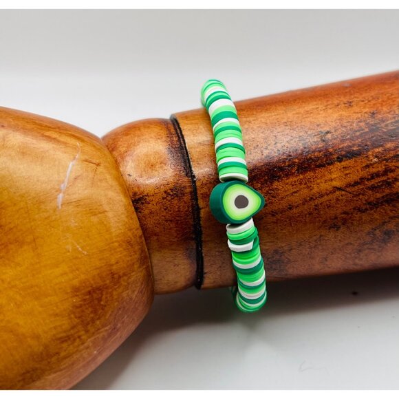 Hand Beaded small Bracelet great for Teenager gift - Picture 3 of 5